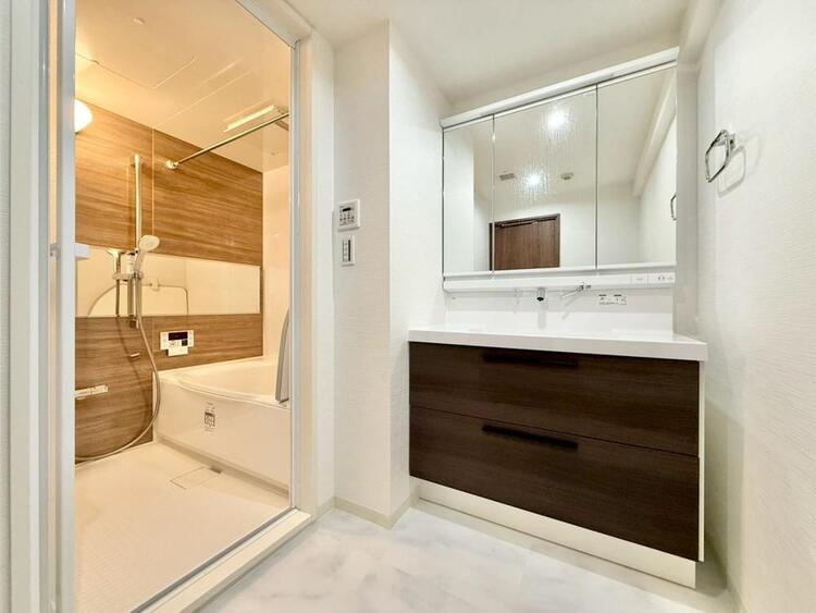 その他 十分な広さの脱衣所。