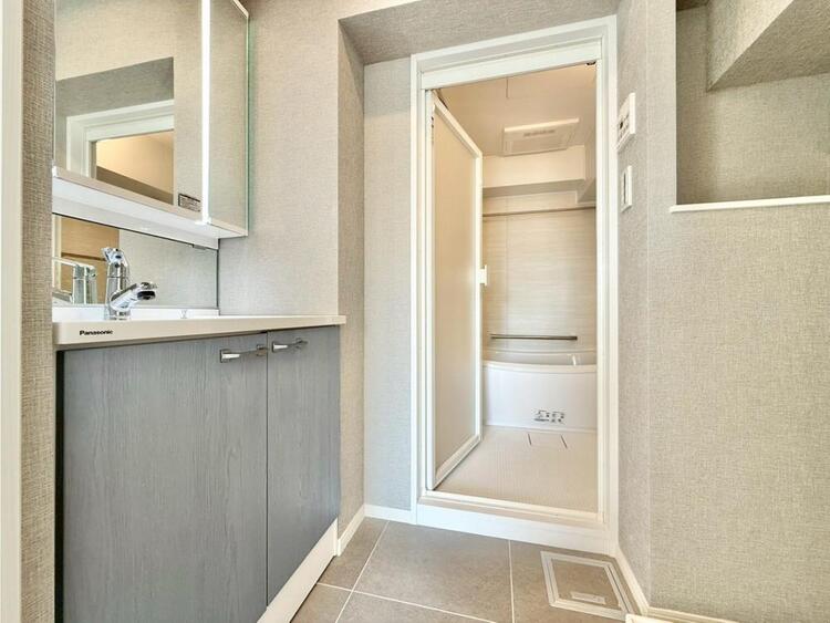 その他 十分な広さの脱衣所。