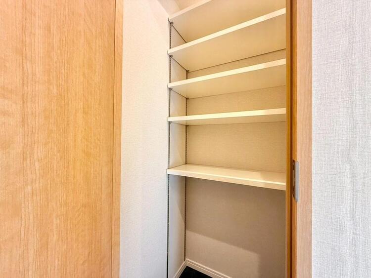 その他 収納スペースが付いていて、お部屋を広く使っていただけます。