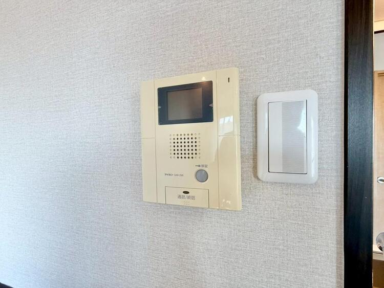 その他 誰が来てもわかる様にモニター付きインターホンを設置。
