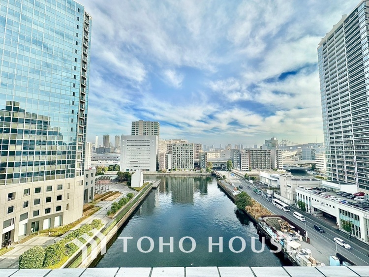 その他 【BALCONY】◆BLUE SKY◆自然の心地よさに包まれる。大開口の外に広がるのは爽やかな青空。