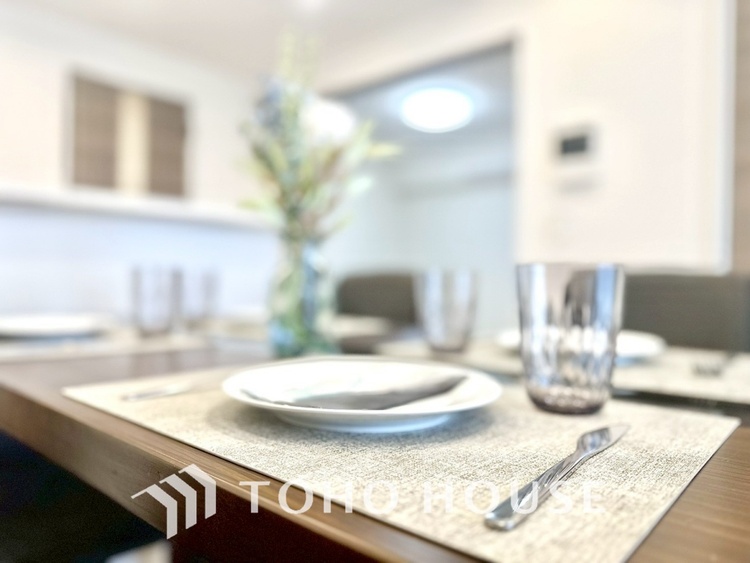 内装 【LIVING】◆煌びやか◆愛おしい家族との団欒の時間をより一層幸せなものに感じさせる煌びやかなLDK。輝かしい毎日が待っています。