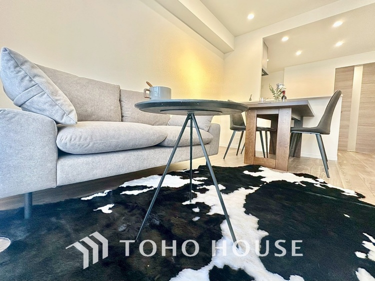 内装 【LIVING】◆陽光◆が差し込む。この開放的なLDKに家族の笑顔が集う。家族が一緒に過ごす空間は明るく、そして居心地よく。