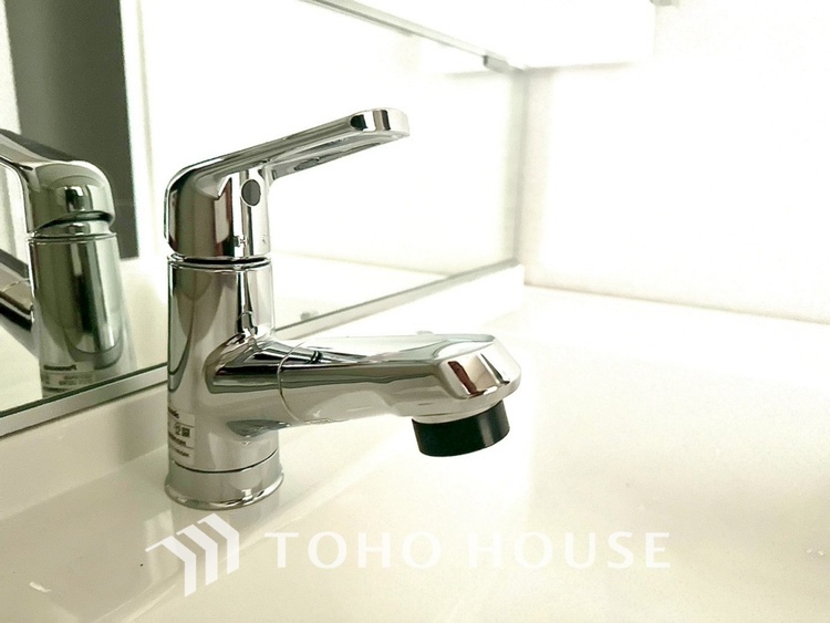 洗面 現在改装中◆快適◆煌びやかな暮らしの中にも忘れたくない快適さ。大きな収納が助けてくれます。