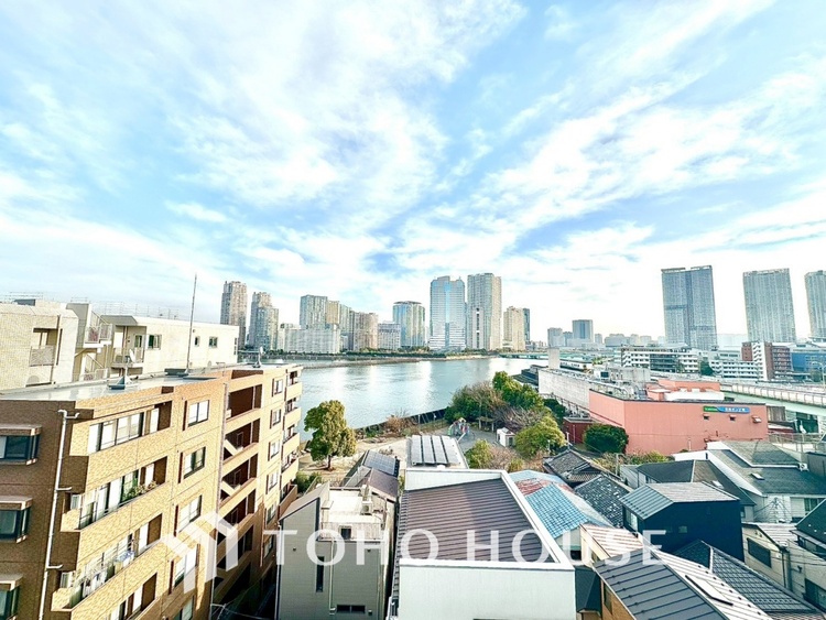 その他 【BALCONY】◆BLUE SKY◆自然の心地よさに包まれる。大開口の外に広がるのは爽やかな青空。