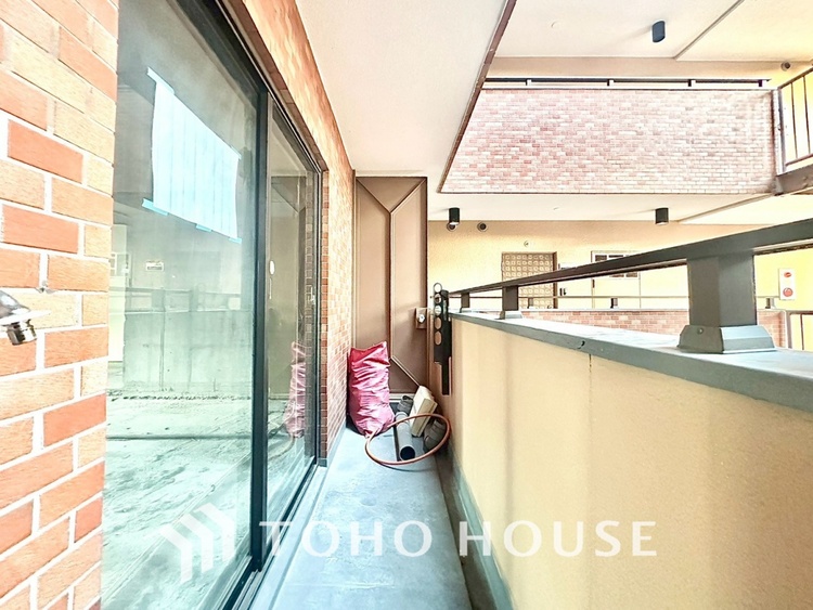 バルコニー 【BALCONY】◆Open new door◆扉の向こうには青空が広がっている。