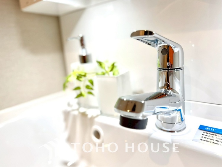 洗面 ◆快適◆煌びやかな暮らしの中にも忘れたくない快適さ。大きな収納が助けてくれます。