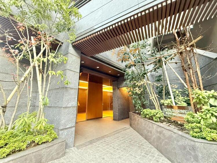 その他 上質感漂う玄関アプローチです。