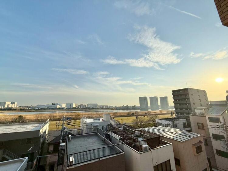 その他 眺望や窓からの景色が良いと、家で過ごす時間も快適です。