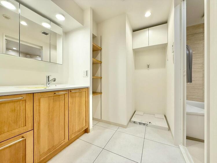 その他 十分な広さの脱衣所。