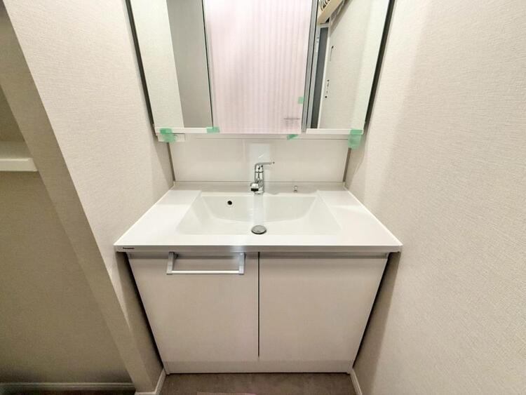 その他 清潔感を感じられる洗面化粧台。