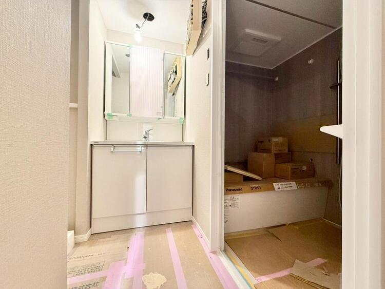 その他 十分な広さの脱衣所。