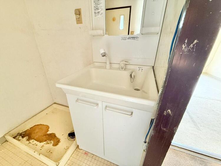 その他 清潔感を感じられる洗面化粧台。