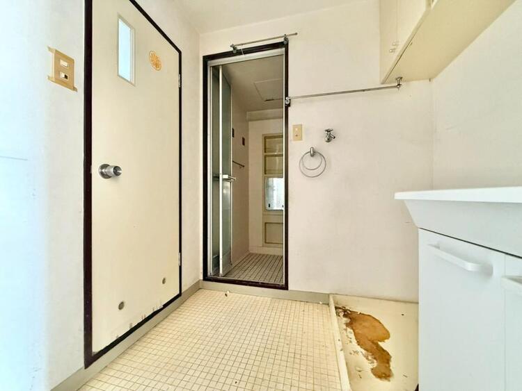 その他 十分な広さの脱衣所。