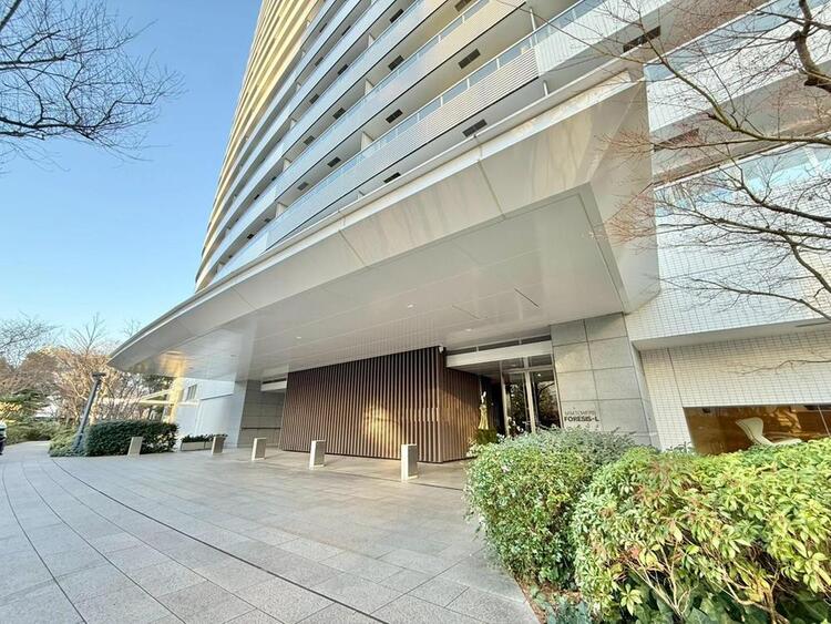 その他 上質感漂う玄関アプローチです。