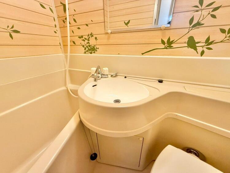 その他 清潔感を感じられる洗面化粧台。