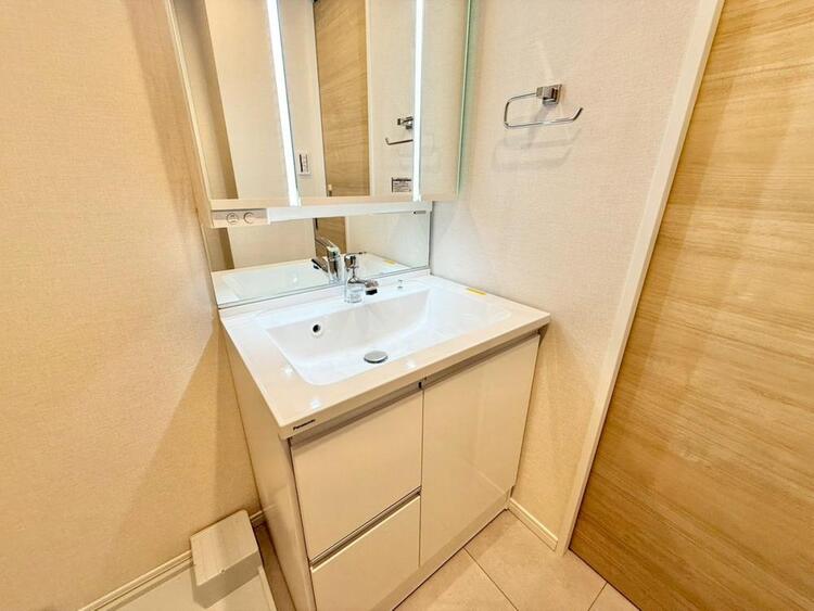 その他 清潔感を感じられる洗面化粧台。