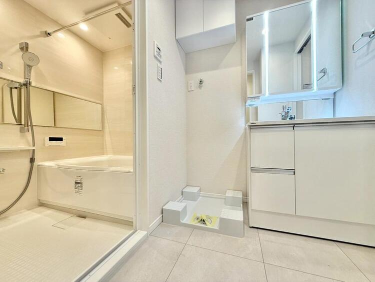 その他 十分な広さの脱衣所。