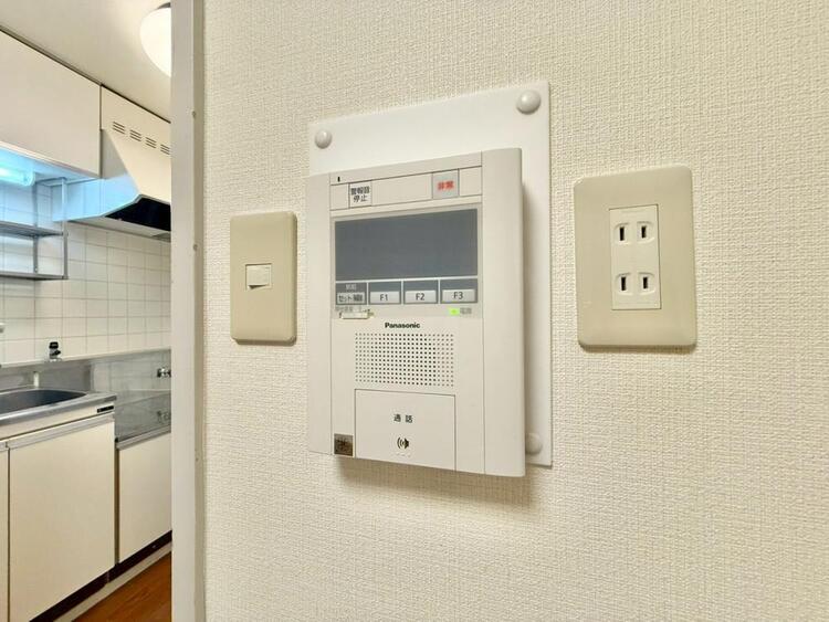 その他 誰が来てもわかる様にモニター付きインターホンを設置。