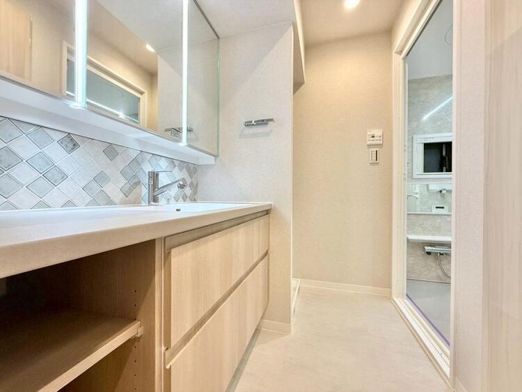 その他 十分な広さの脱衣所。