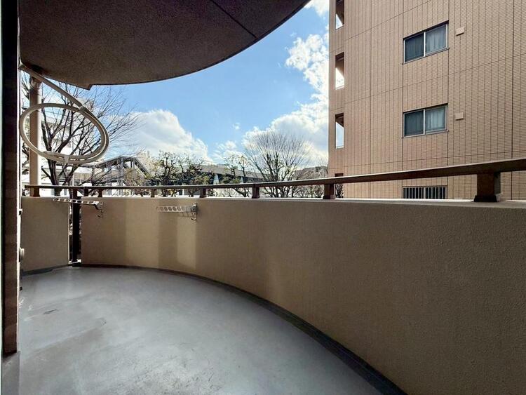 その他 朝の澄んだ空気や、夕方に吹く清々しい風を感じられるバルコニー。