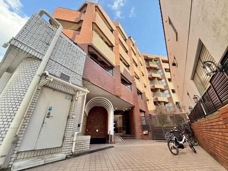 その他 上質感漂う玄関アプローチです。