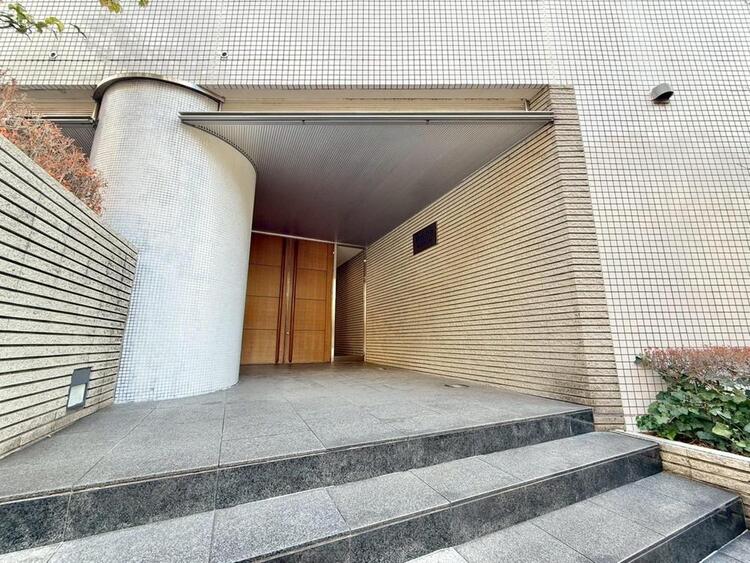 その他 上質感漂う玄関アプローチです。