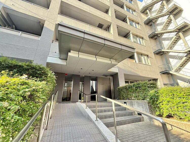 その他 上質感漂う玄関アプローチです。