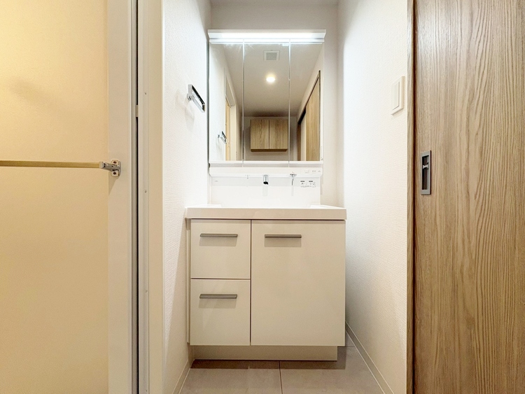 洗面 何かと物が増える場所だからこそ、スッキリと見映えの良い空間に。