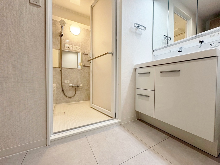 洗面 清潔感と心地よさを重視した、上質感漂うパウダールーム。