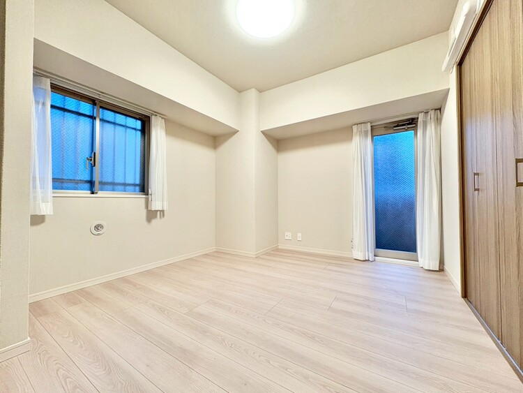 寝室 ベッドも十分に設置するスペースがあります。