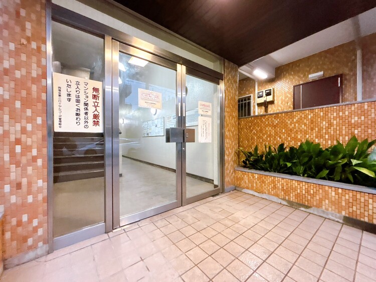 エントランス 外と内をつなぐエントランスは、まさに顔となる場所。