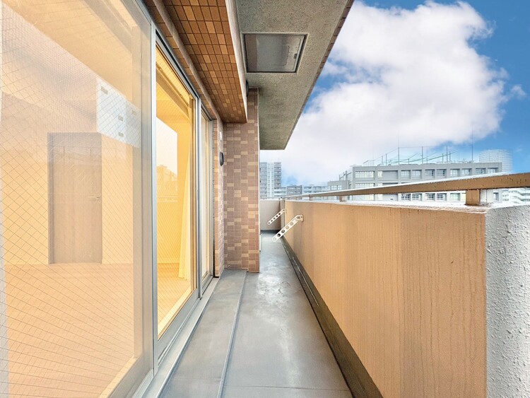 バルコニー 暮らしの中で、光と風を演出してくれるバルコニー。