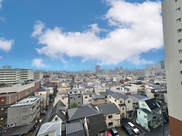 バルコニー 窓を開けると広がる青空。心をリフレッシュして日々を過ごしていきましょう。