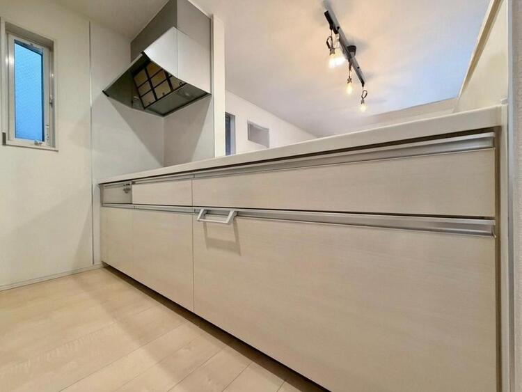 キッチン 洗練されたスタイリッシュなデザイン性と使いやすさを備えた仕様。