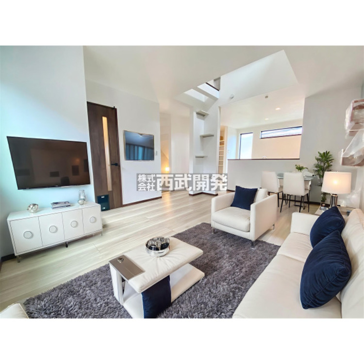 居間 配置してある家具や小物はCGによるイメージです