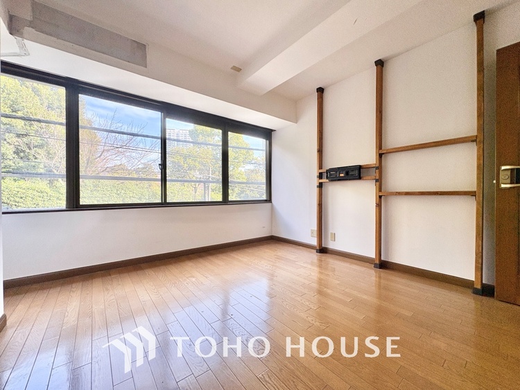 内装 寝室は一日の疲れを癒す大切な空間。快適で落ち着けるおすすめの間取りです。