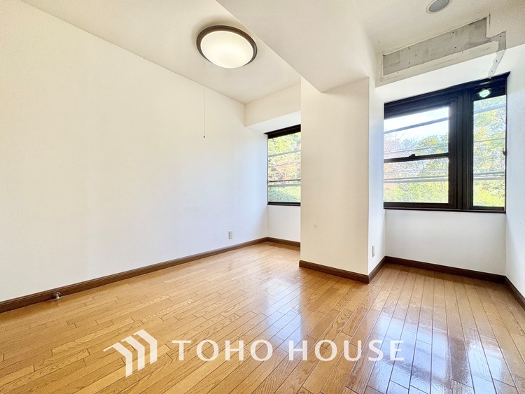 内装 光あふれるリビングは、笑顔の舞台。家族みんなで過ごすかけがえのない時間が、温かい思い出を作ります。