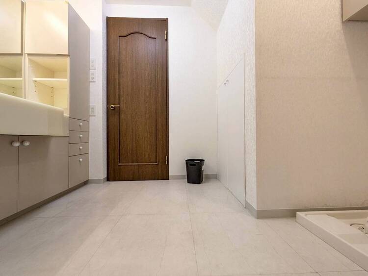 その他 十分な広さの脱衣所。