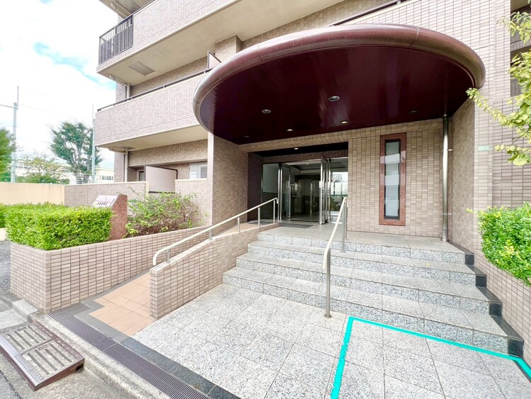 その他 上質感漂う玄関アプローチです。