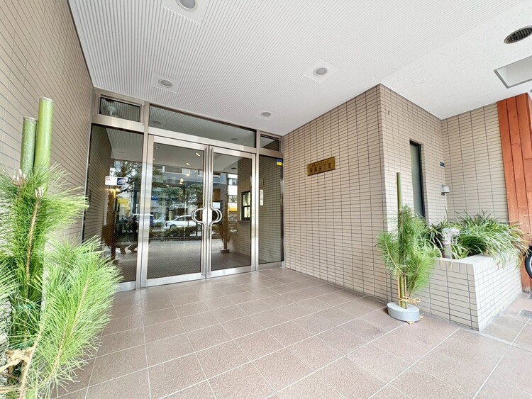 その他 上質感漂う玄関アプローチです。