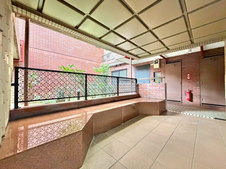 その他 館内は静寂な中が保たれており、管理が行き届いている印象を受けました。