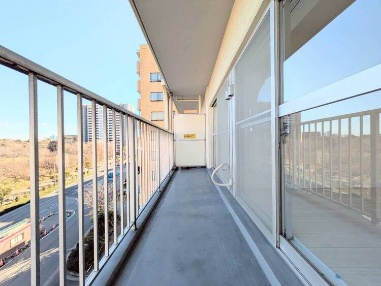 その他 朝の澄んだ空気や、夕方に吹く清々しい風を感じられるバルコニー。