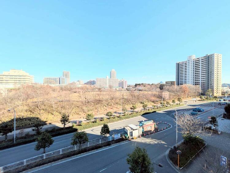 その他 眺望や窓からの景色が良いと、家で過ごす時間も快適です。