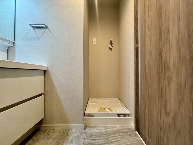 その他 十分な広さの脱衣所。