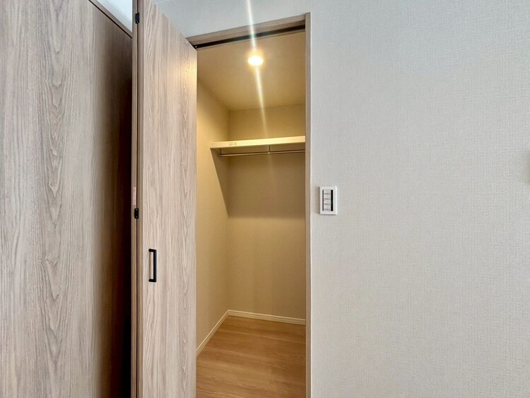 その他 収納スペースが付いていて、お部屋を広く使っていただけます。