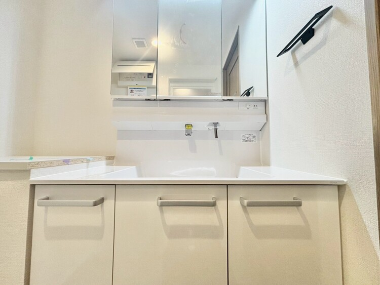 その他 清潔感を感じられる洗面化粧台。