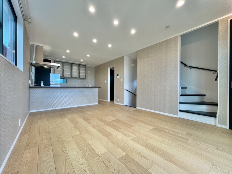 居間 飾り過ぎないシンプルな内装と偏り過ぎないデザインで統一しました。