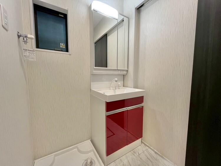 洗面 何かと物が増える場所だからこそ、スッキリと見映えの良い空間に。