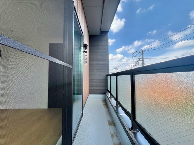 バルコニー 暮らしの中で、光と風を演出してくれるバルコニー。